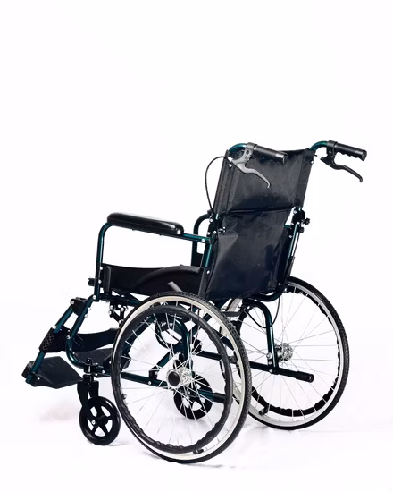 Fauteuil roulant de 20 pouces avec dossier pliable et freins à poignée avec fauteuil roulant médical de réadaptation
